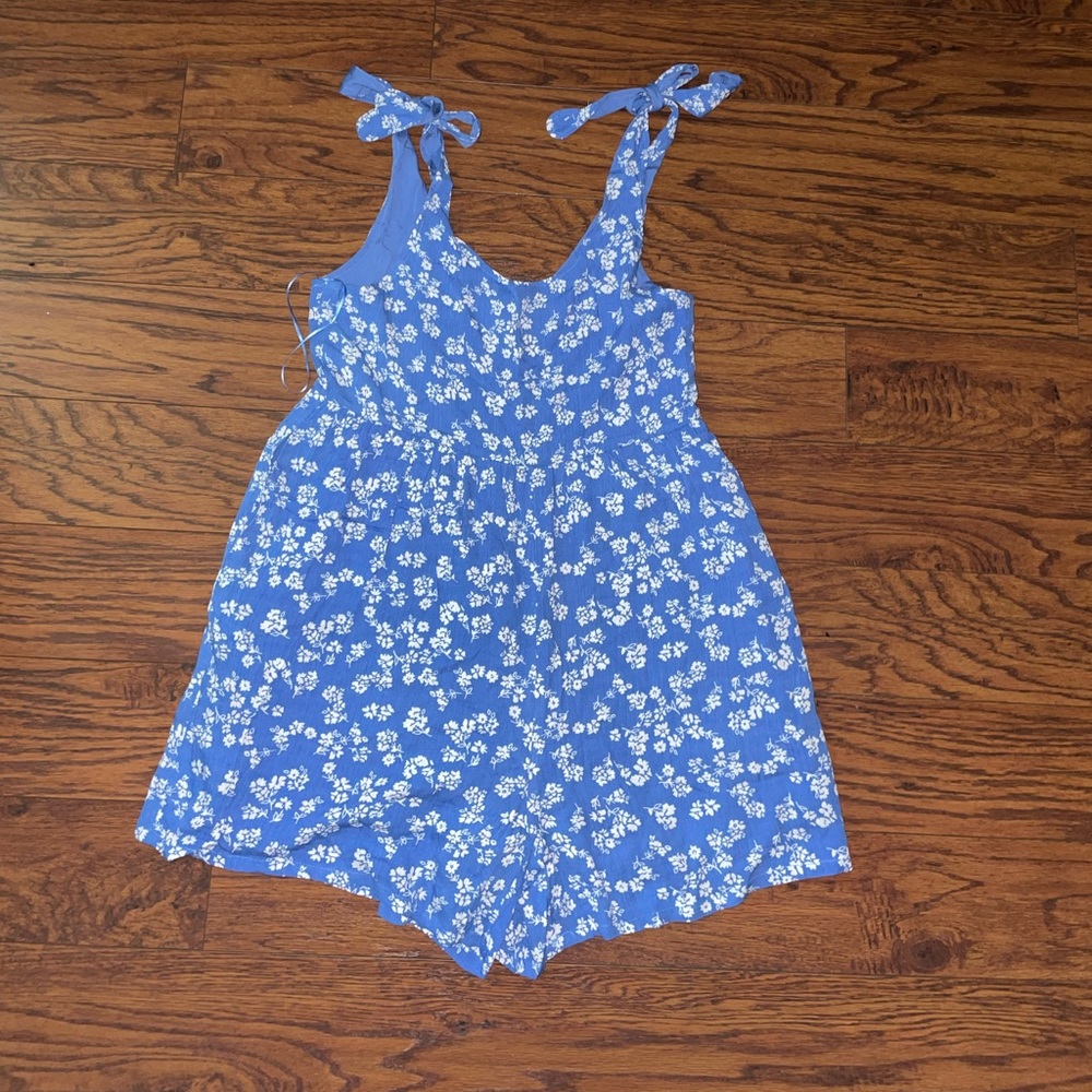 Blue floral romper. Perfect for Spring!
